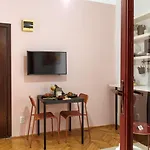 アパート 1930s Art Deco Old Town Quiet Balcony ブカレスト