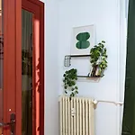 1930s Art Deco Old Town Quiet Balcony ブカレスト