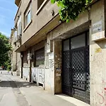 1930s Art Deco Old Town Quiet Balcony * ブカレスト
