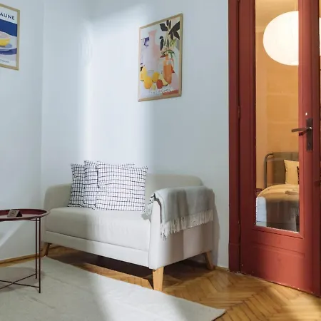 Apartment 1930s Art Deco Old Town Quiet Balcony