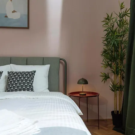 1930s Art Deco Old Town Quiet Balcony