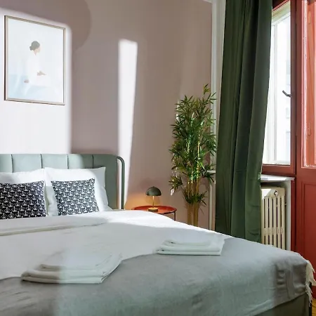 1930s Art Deco Old Town Quiet Balcony Apartment