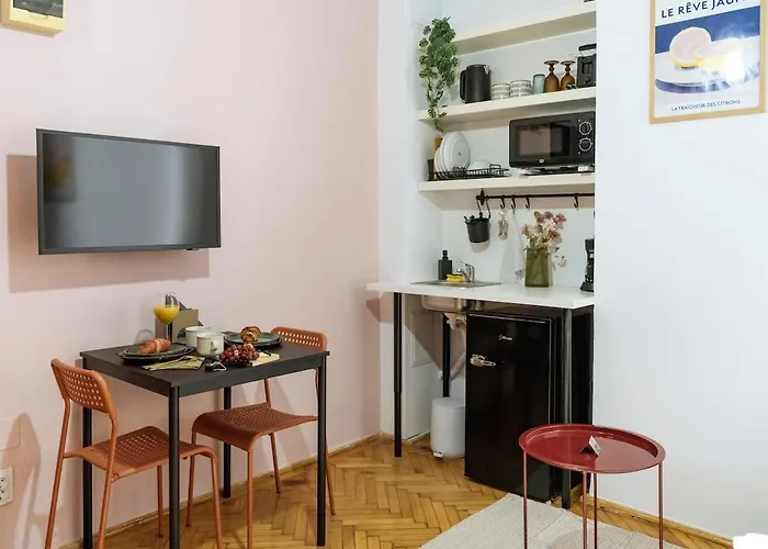 Apartment 1930s Art Deco Old Town Quiet Balcony