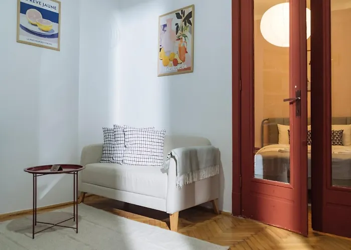 Apartment 1930s Art Deco Old Town Quiet Balcony