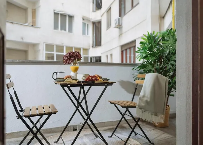 Apartment 1930s Art Deco Old Town Quiet Balcony Bucharest