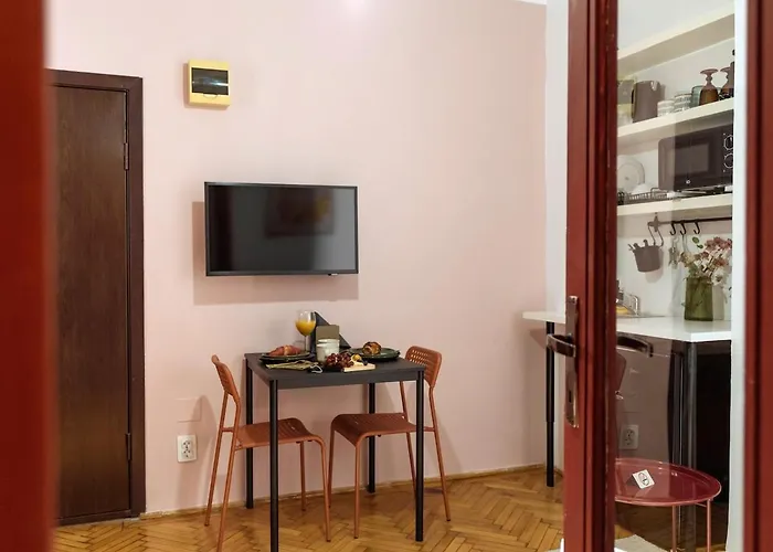 Apartment 1930s Art Deco Old Town Quiet Balcony Bucharest