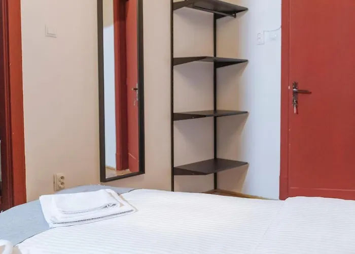 Quiet Afordable Apartment