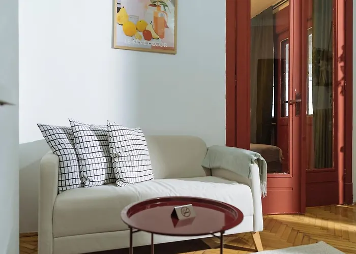 Apartment 1930s Art Deco Old Town Quiet Balcony