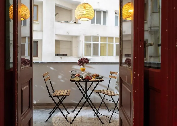 Apartment 1930s Art Deco Old Town Quiet Balcony Bucharest