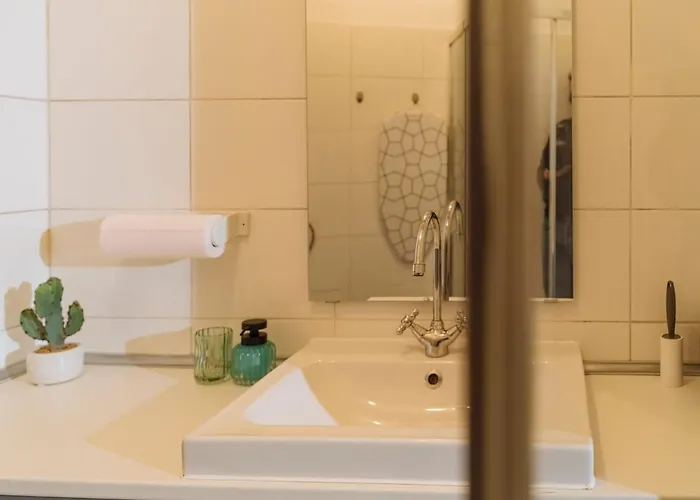 Apartment Quiet Afordable Bucharest